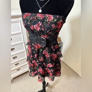 Rose lace dress with belt